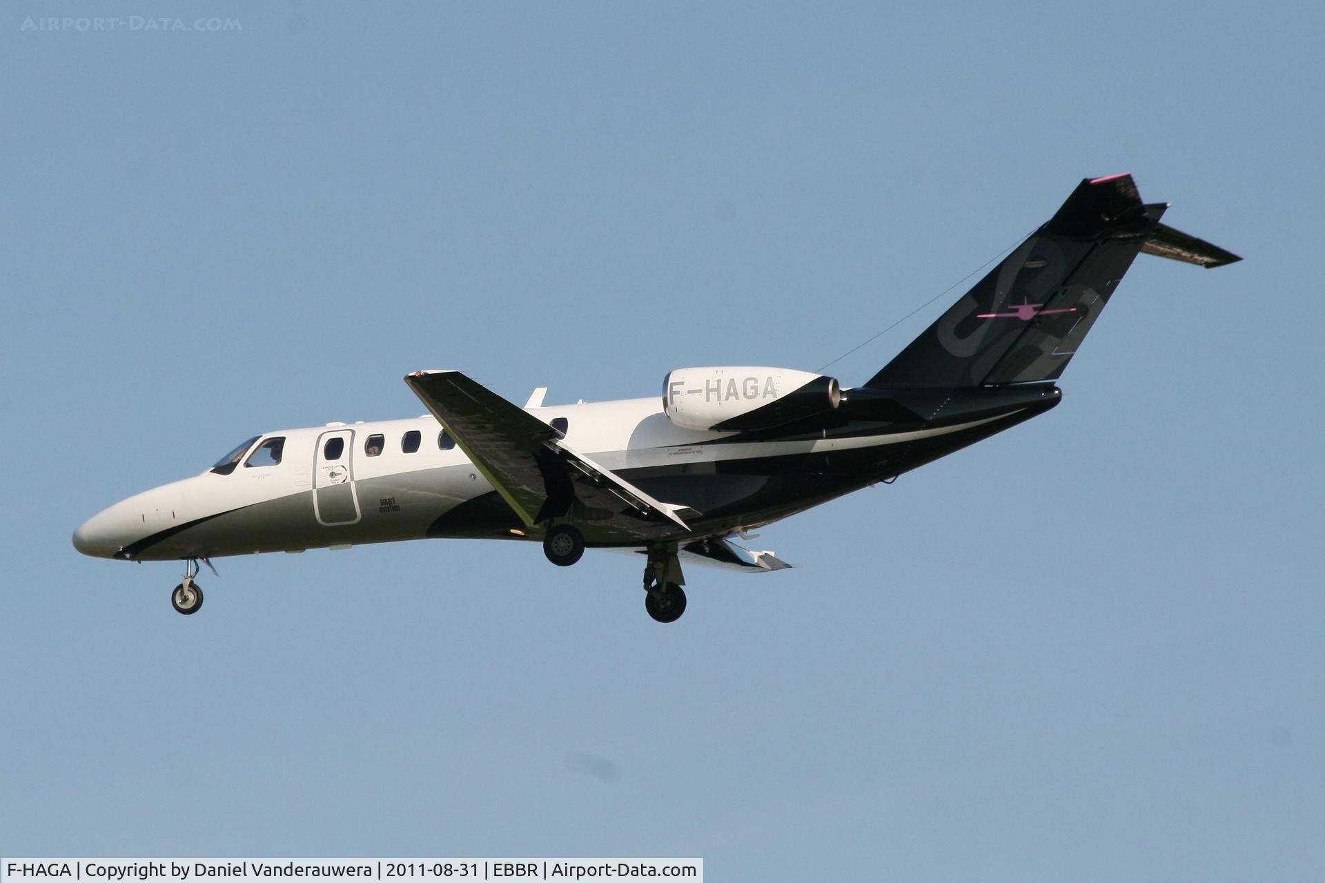 F-HAGA, 2008 Cessna 525B CitationJet Cj3 C/N 525B-0258, Descending to RWY 25L