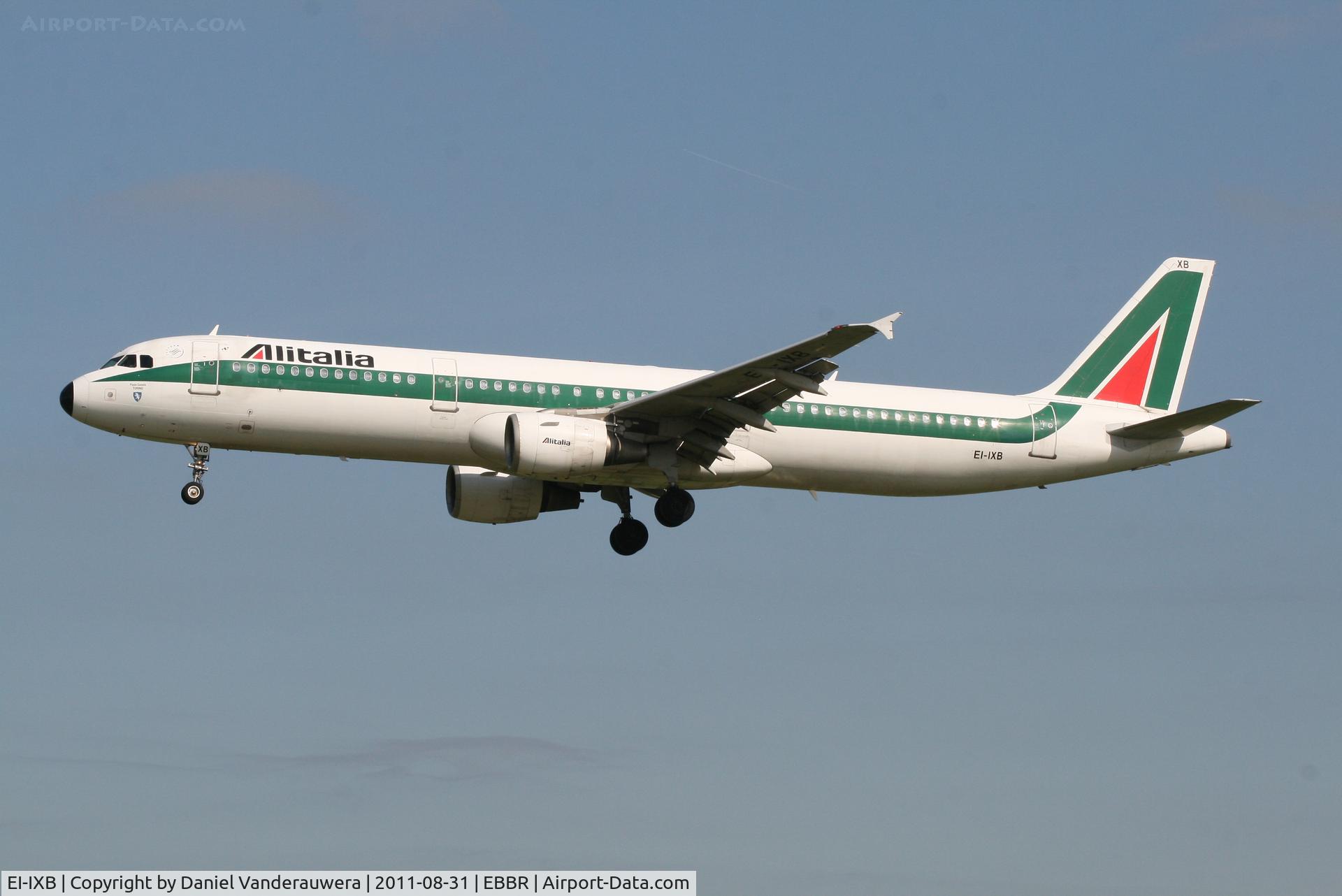 EI-IXB, 1995 Airbus A321-112 C/N 524, Arrival of flight AZ156 to RWY 25L
