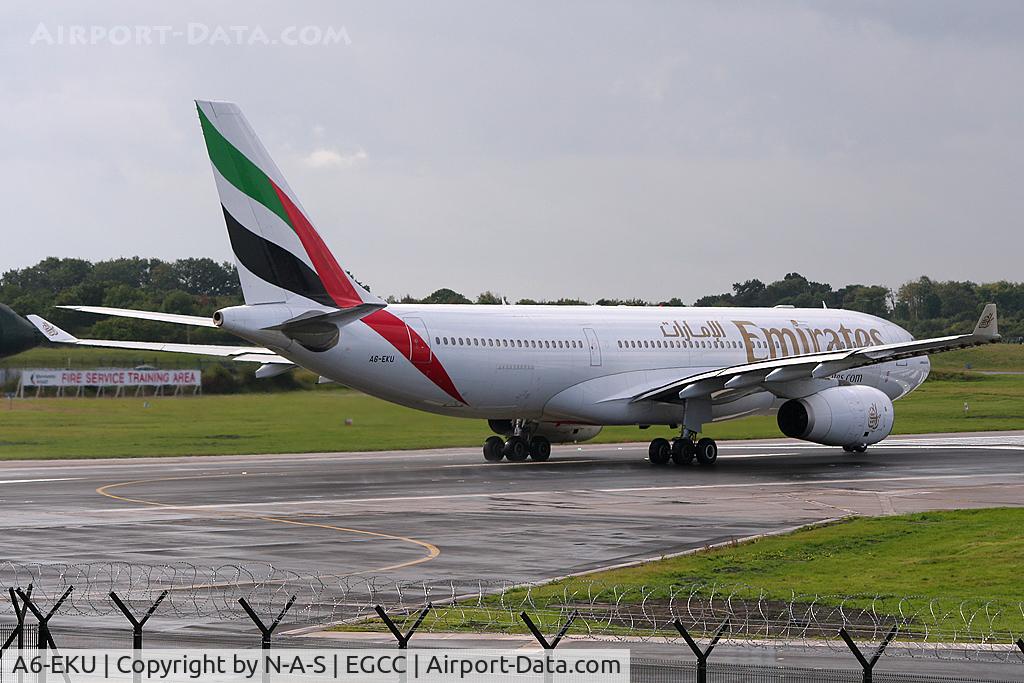 A6-EKU, 1999 Airbus A330-243 C/N 295, Departing