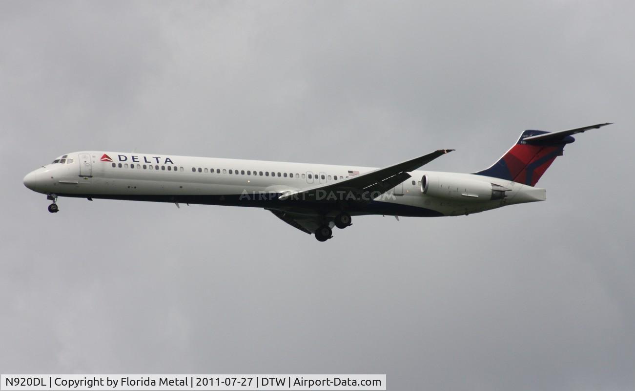 N920DL, 1988 McDonnell Douglas MD-88 C/N 49644, Delta MD-88