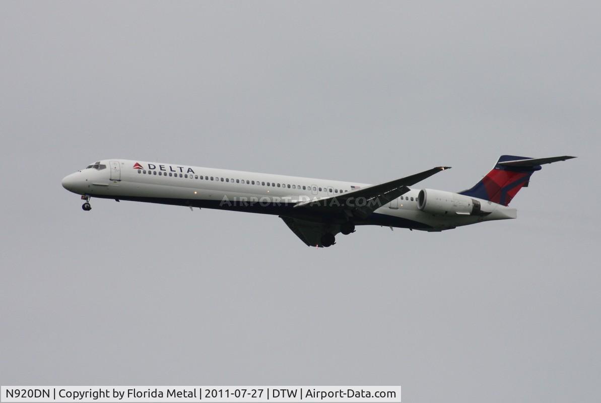 N920DN, 1997 McDonnell Douglas MD-90-30 C/N 53582, Delta MD-90