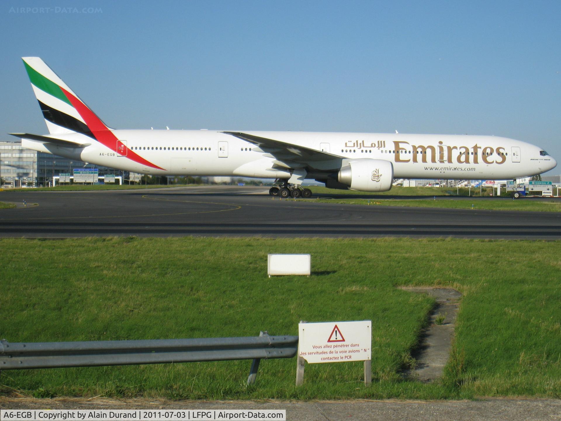 A6-EGB, 2011 Boeing 777-31H/ER C/N 38985, was ferried in the night of May 05th to 06th from PAE to DXB. Current config calls for accomodating 8 guests in First, 42 in Business and 304 in economy.