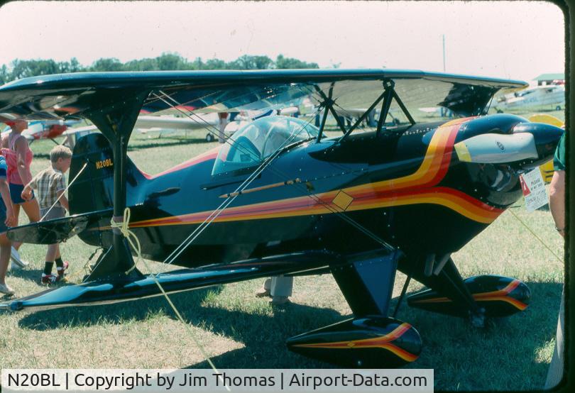 N20BL, 1966 Beech 65-A90 C/N LJ-163, Pic taken at Oshkosh WI in 1976. Pic doesn't match description of aircraft listed as N20BL  on this web site. Not sure why.