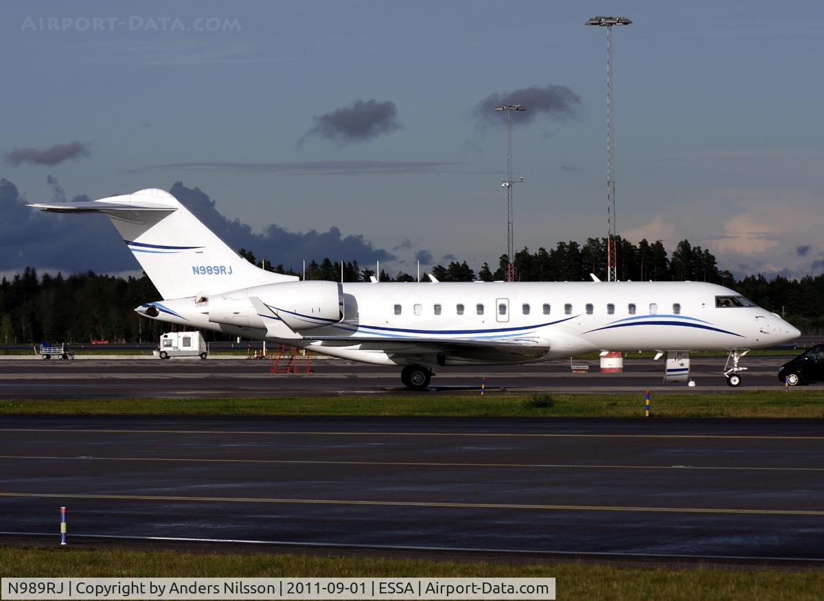 N989RJ, 2006 Bombardier BD-700-1A11 Global 5000 C/N 9224, Parked at ramp M. Awaiting slot time.