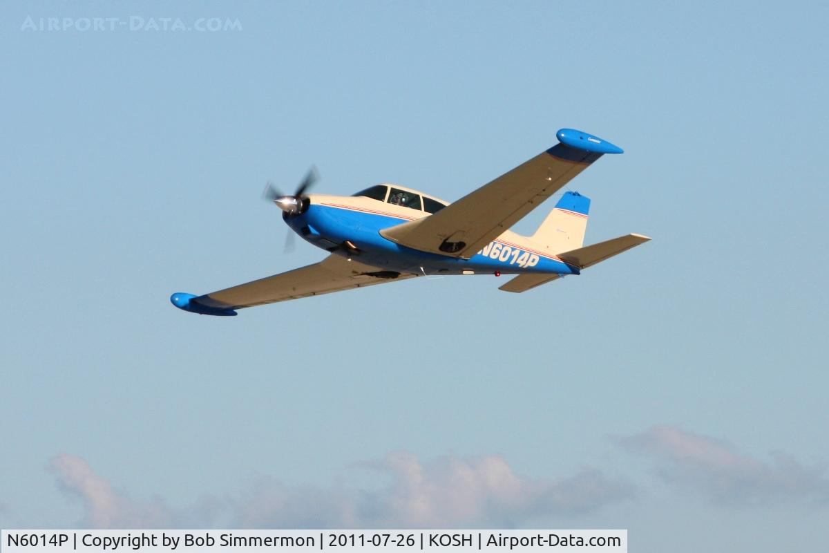 N6014P, 1959 Piper PA-24 C/N 24-1109, Departing Airventure 2011.