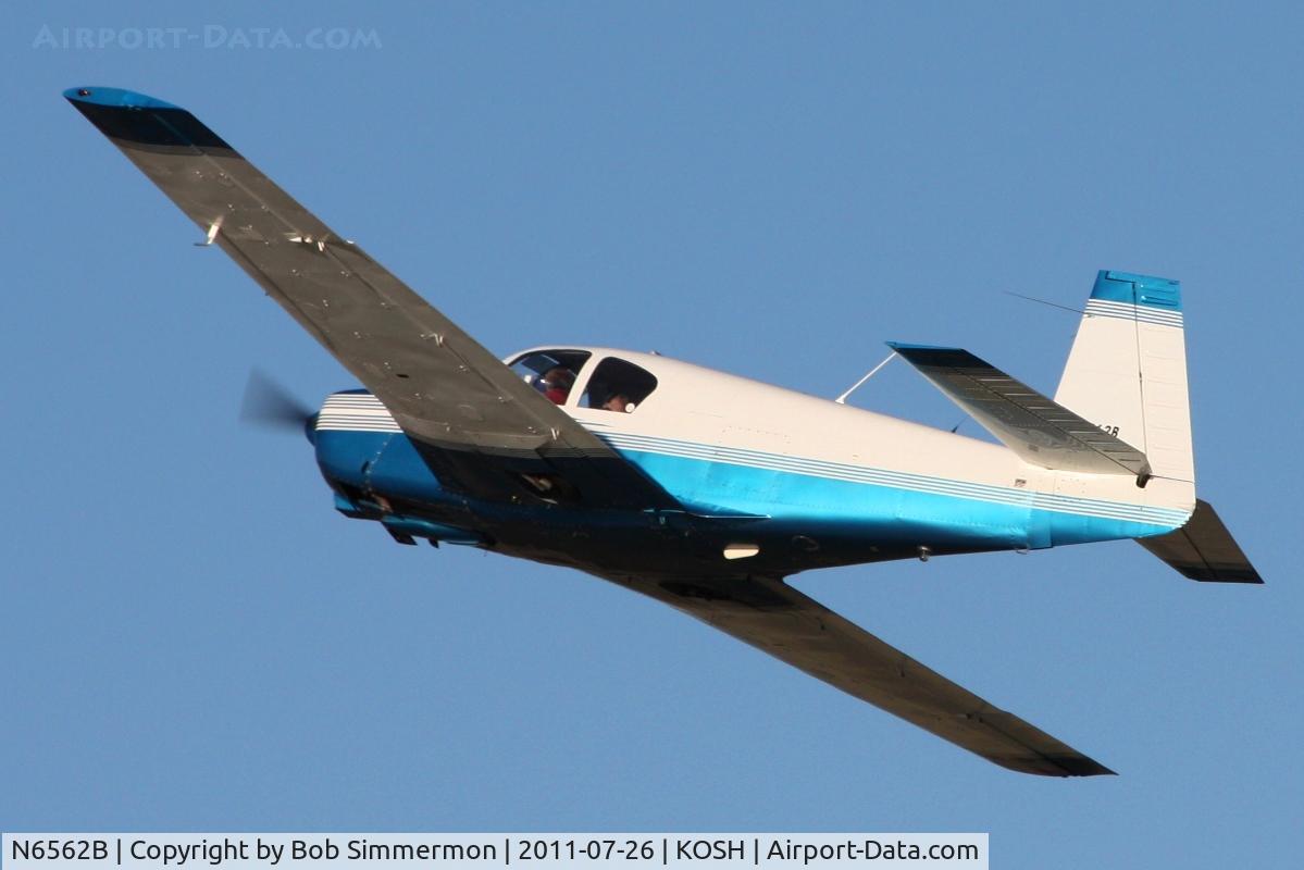 N6562B, 1958 Mooney M20A C/N 1232, Departing Airventure 2011.