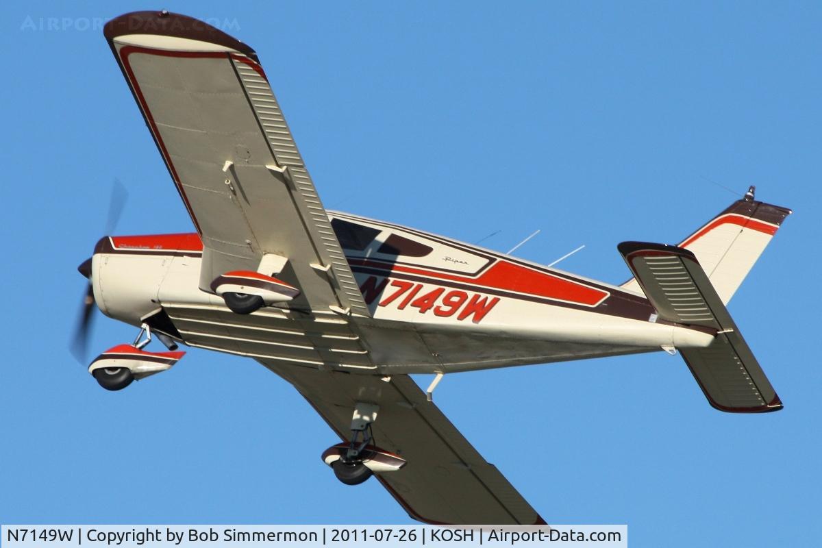 N7149W, 1962 Piper PA-28-180 Cherokee C/N 28-957, Departing Airventure 2011.