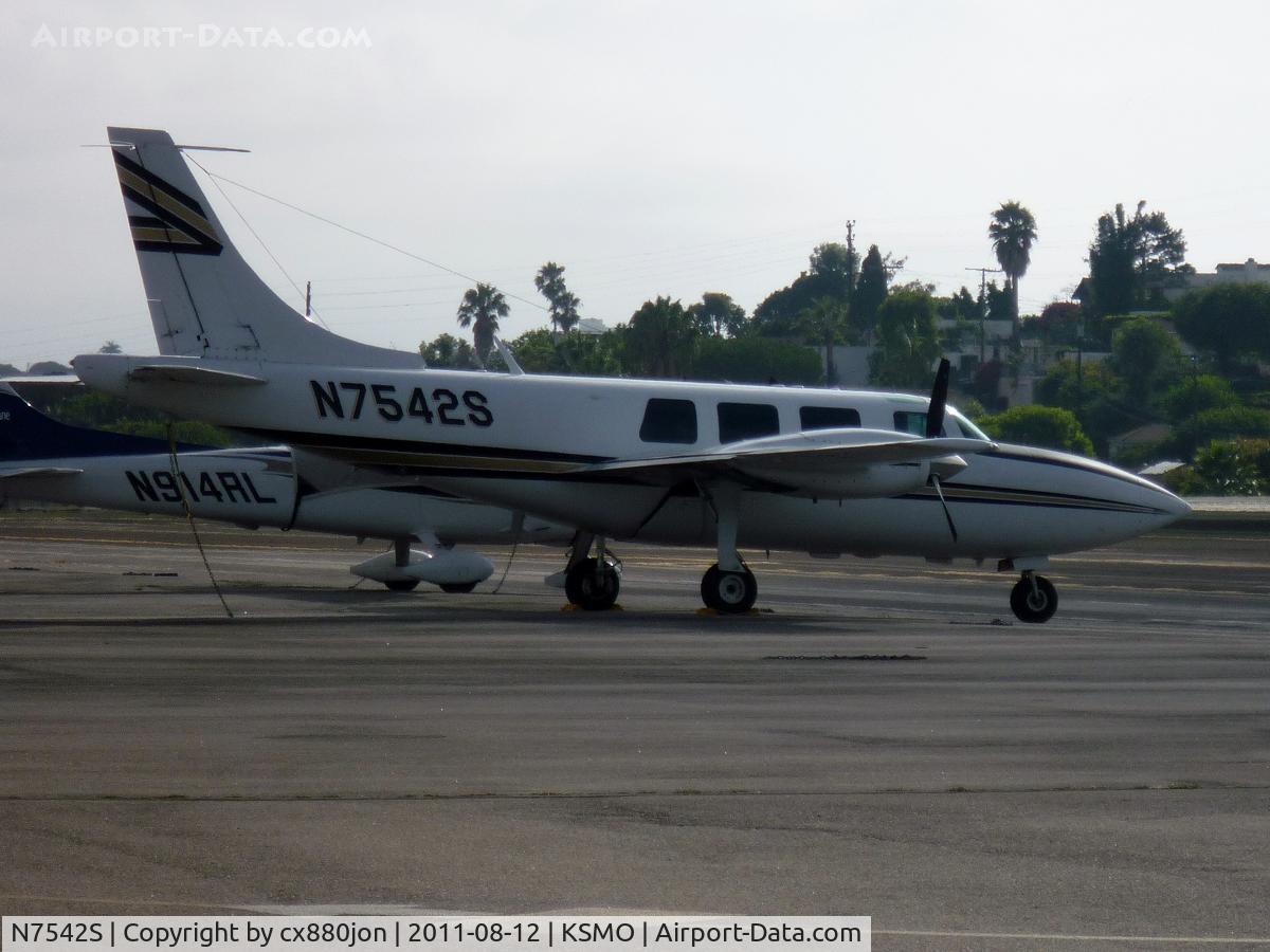 N7542S, Piper Aerostar 600 C/N 60-0173-077, Parked in front of American Flyers office @ Santa Monica