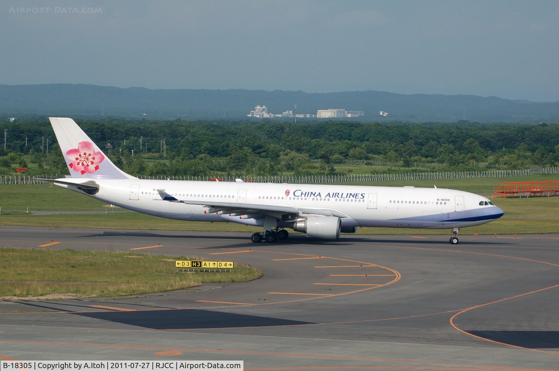 B-18305, 2005 Airbus A330-302 C/N 671, CAL A330-302    Taxi to rwy 19L