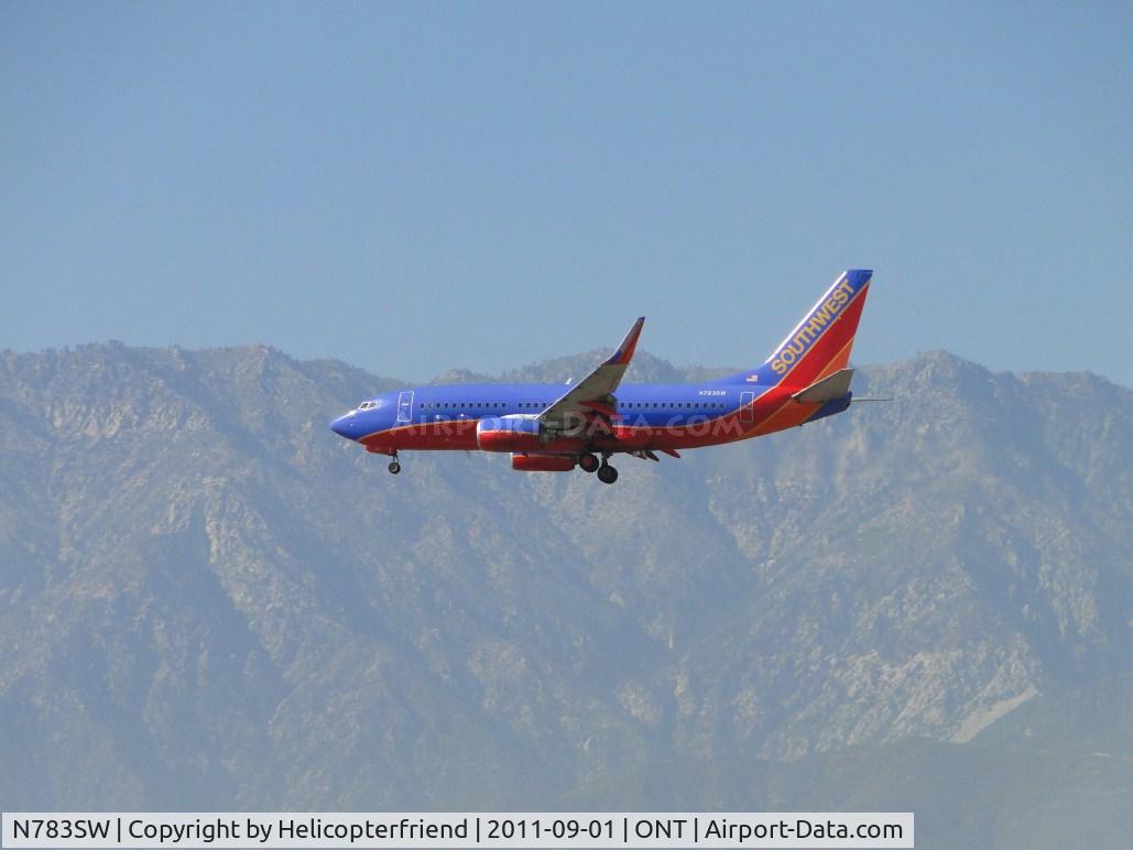 N783SW, 2000 Boeing 737-7H4 C/N 29809, On final for runway 26R