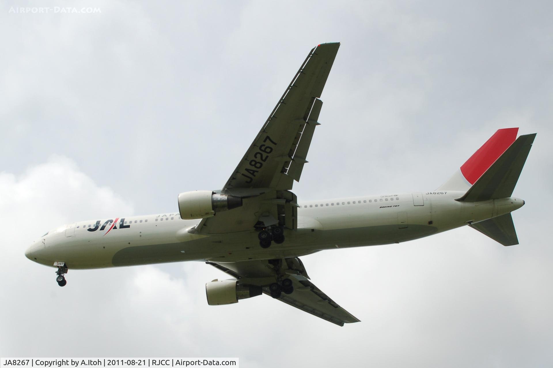 JA8267, Boeing 767-346 C/N 23962, JAL Boeing 767  Approach Rwy 19L at New Chitose
