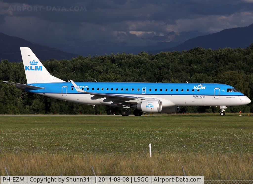 PH-EZM, 2010 Embraer 190LR (ERJ-190-100LR) C/N 19000338, Ready for take off rwy 23