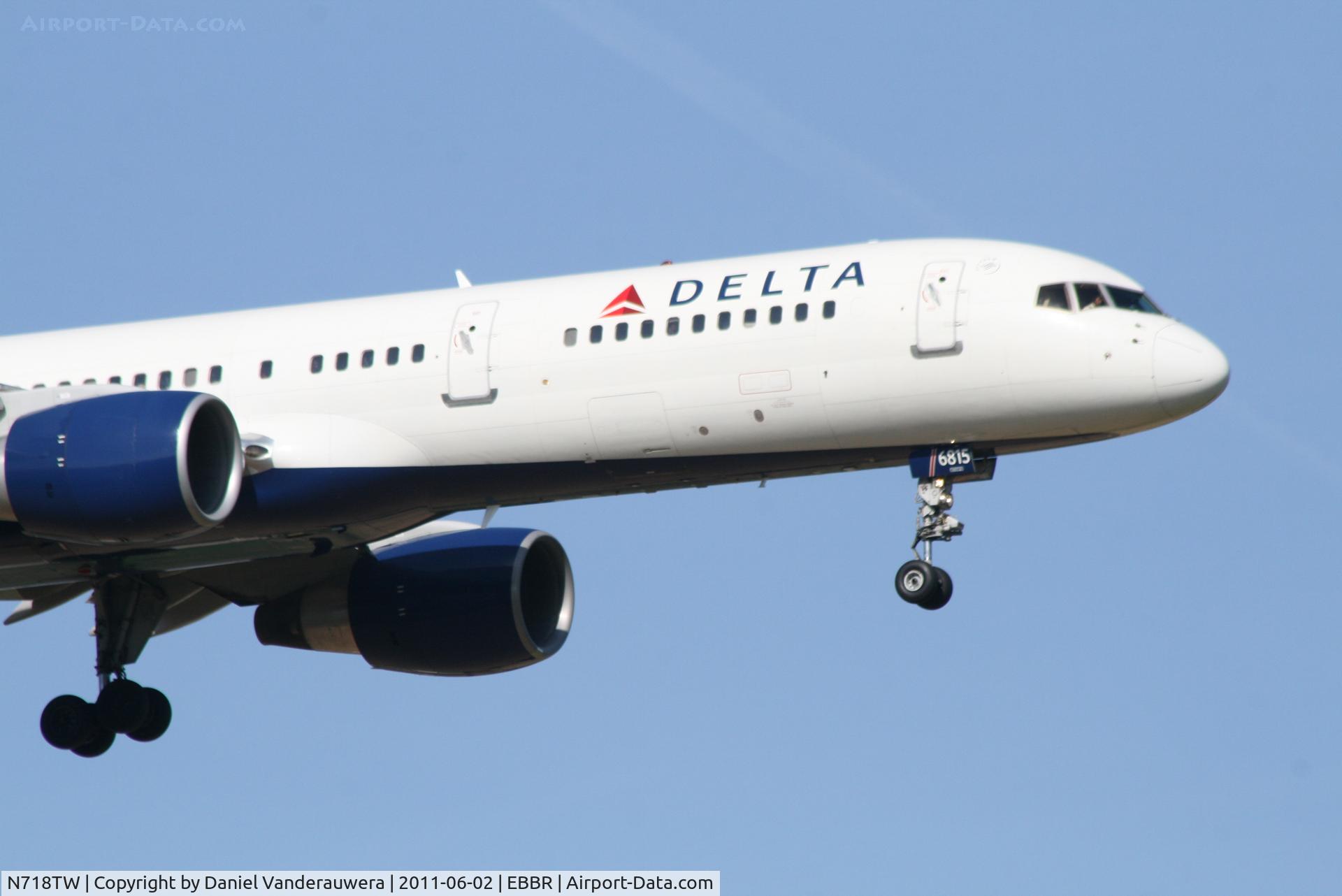 N718TW, 1999 Boeing 757-231 C/N 28486, Arrival of flight DL140 to RWY 02