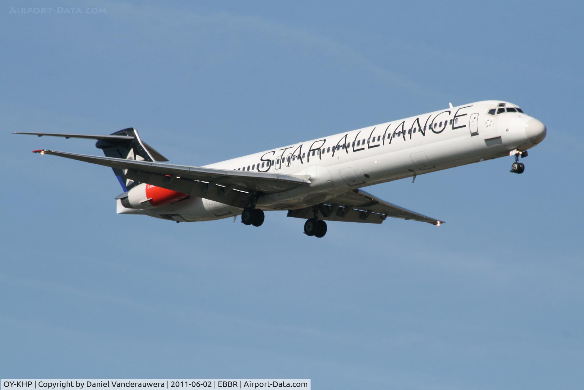 OY-KHP, 1991 McDonnell Douglas MD-81 (DC-9-81) C/N 53007, Arrival of flight SK593 to RWY 02