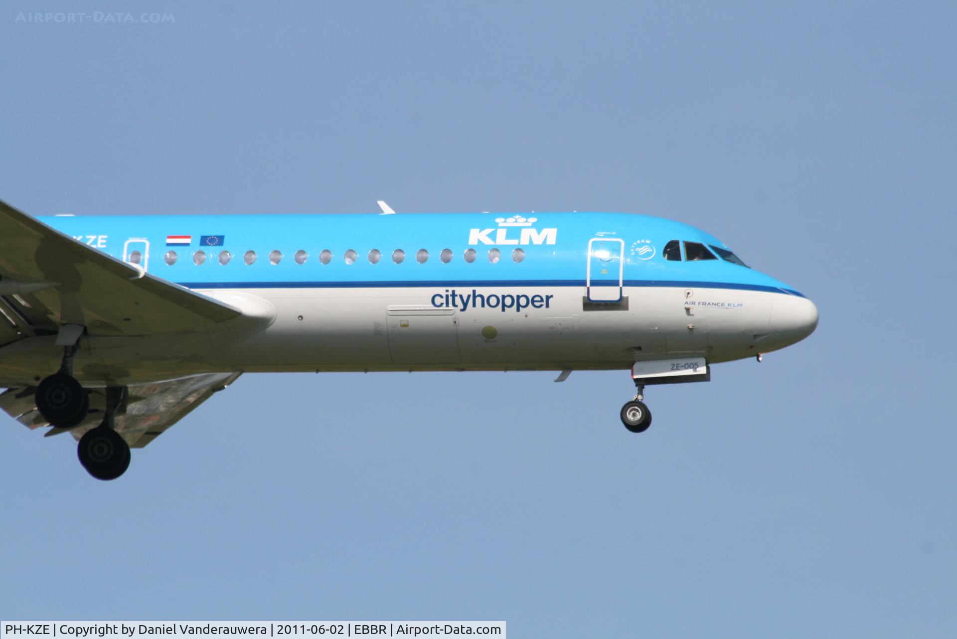 PH-KZE, 1996 Fokker 70 (F-28-0070) C/N 11576, Arrival of flight KL1723 to RWY 02