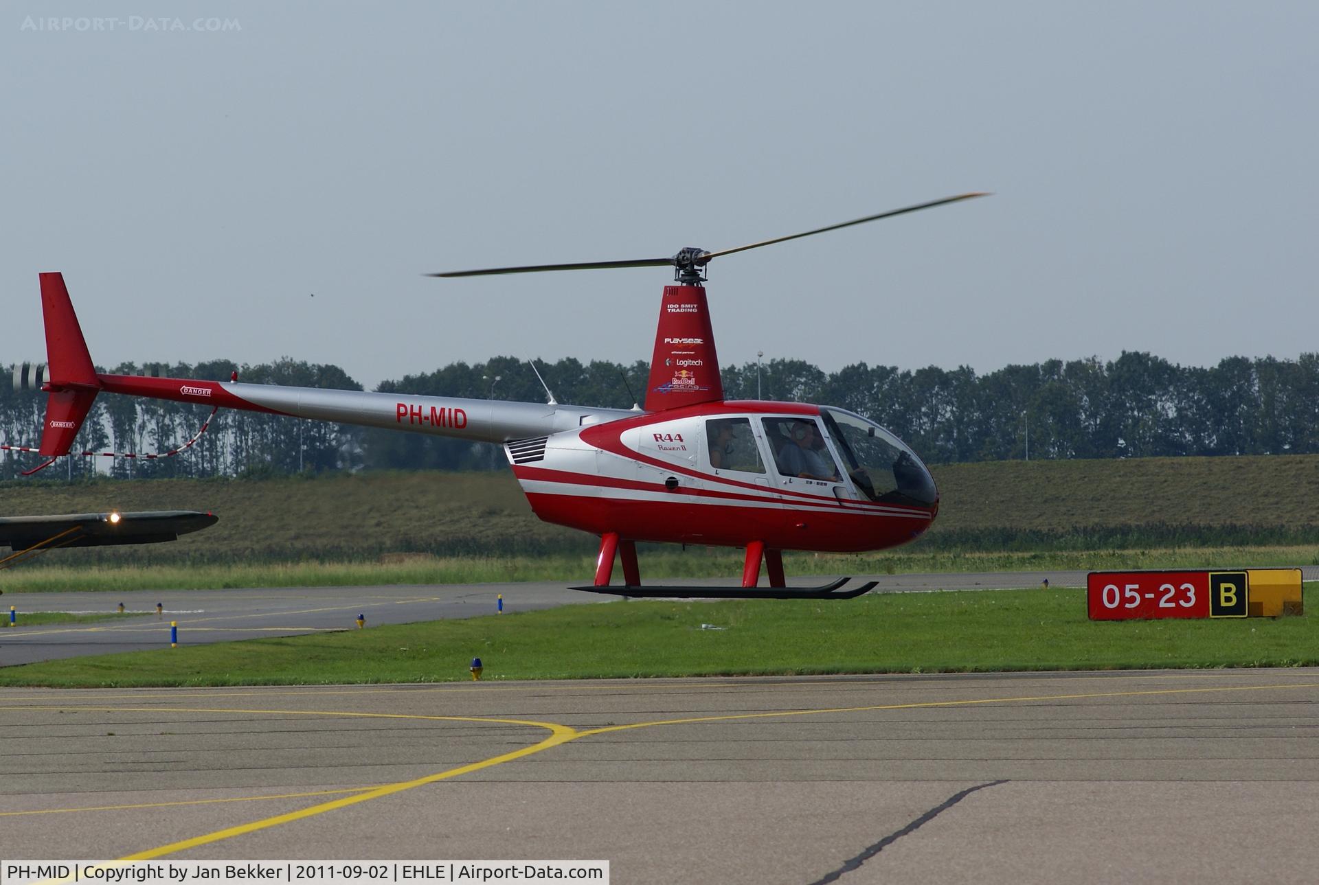 PH-MID, Robinson R44 Raven II C/N 11403, Airport Lelystad