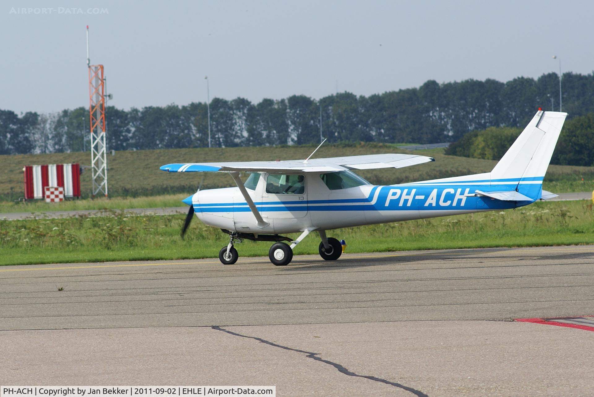 PH-ACH, Reims F152 C/N 1838, Airport Lelystad