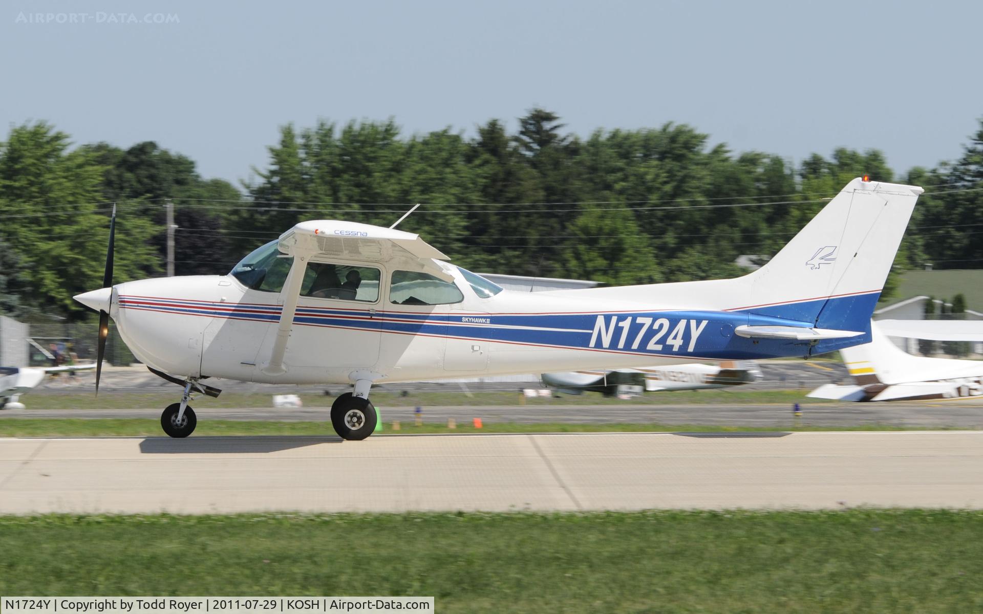 N1724Y, 1977 Cessna 172N Skyhawk C/N 17268676, AIRVENTURE 2011