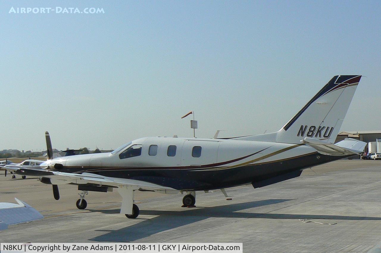 N8KU, 2004 Socata TBM-700 C/N 304, At Arlington Municipal