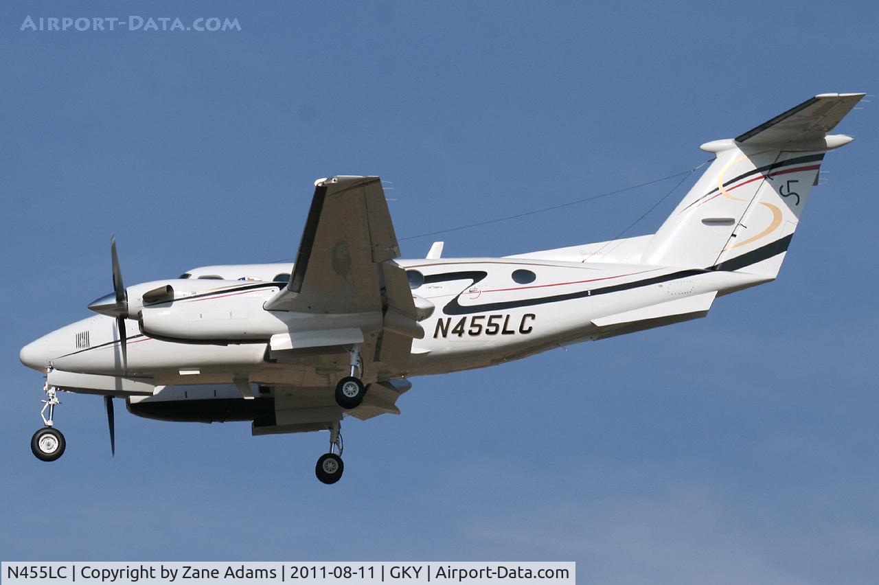 N455LC, 1992 Beech B200 King Air C/N BB-1429, Landing at Arlington Municipal