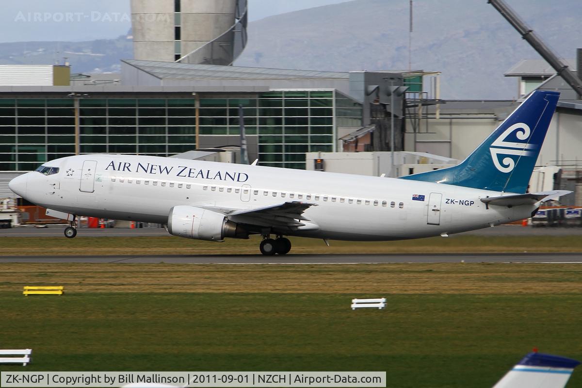ZK-NGP, 1998 Boeing 737-33A C/N 27459, away from 02