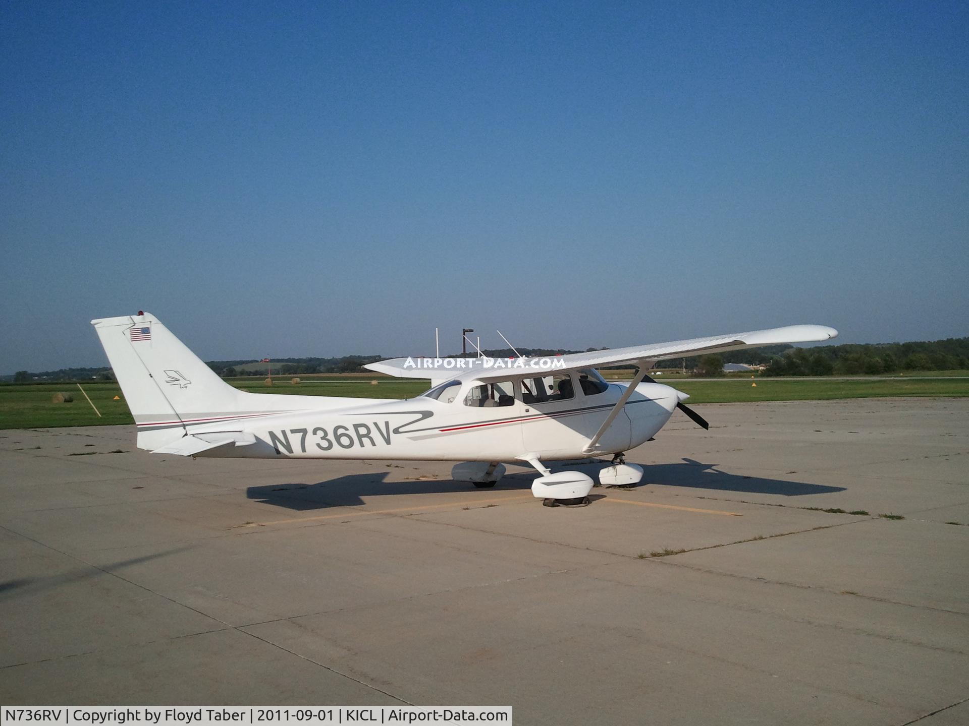 N736RV, 1977 Cessna R172K Hawk XP C/N R1722737, in for a visit to Clarinda