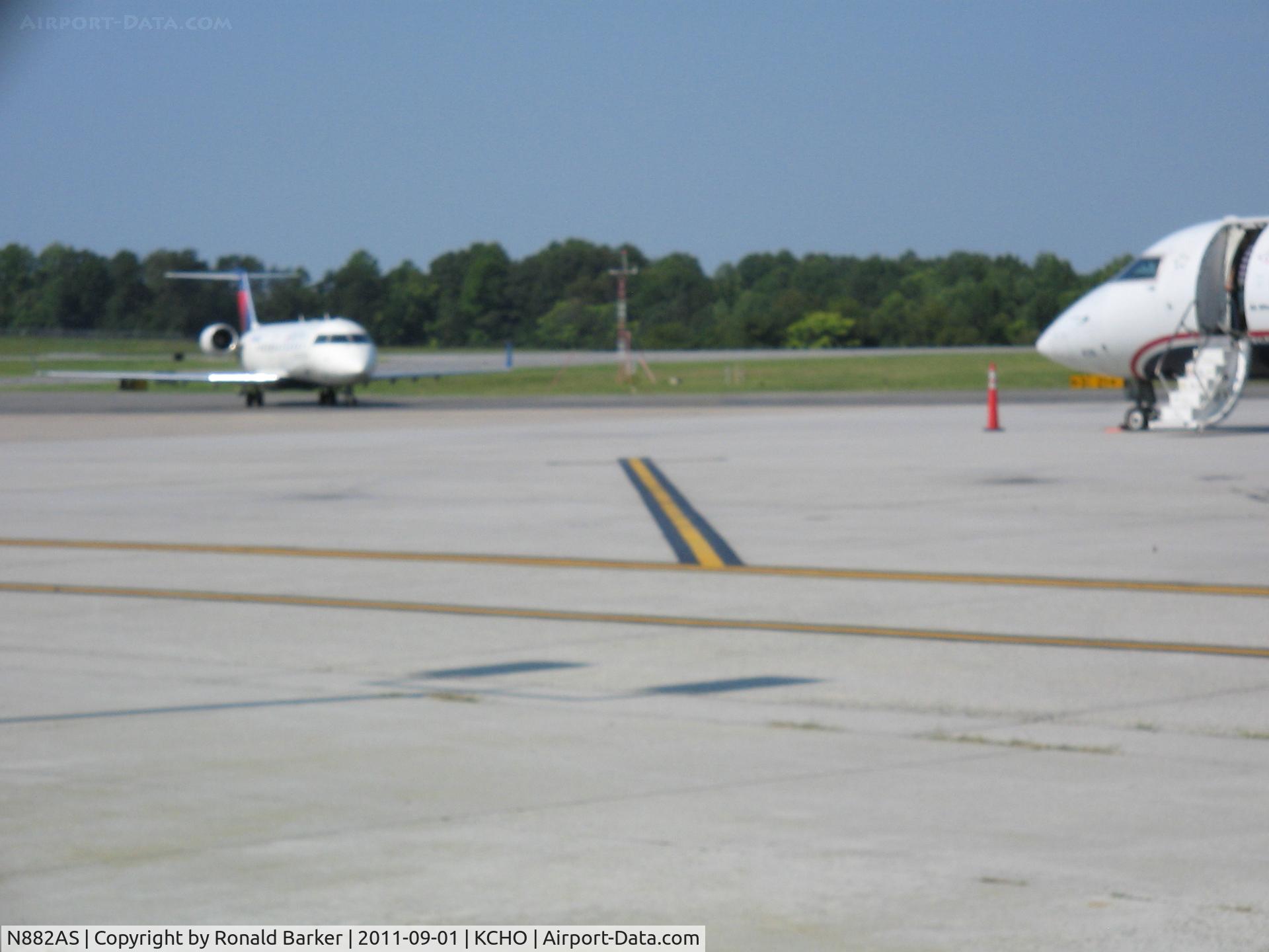 N882AS, 2001 Bombardier CRJ-200ER (CL-600-2B19) C/N 7503, CHO, VA