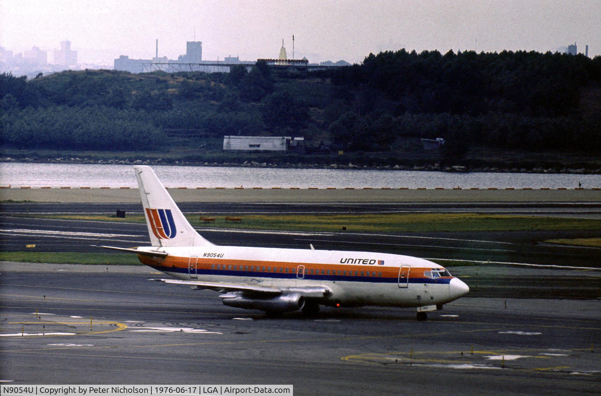 N9054U, 1969 Boeing 737-222 C/N 19935, Boeing 737-222 of United Airlines taxying to the terminal at La Guardia in the Summer of 1976.