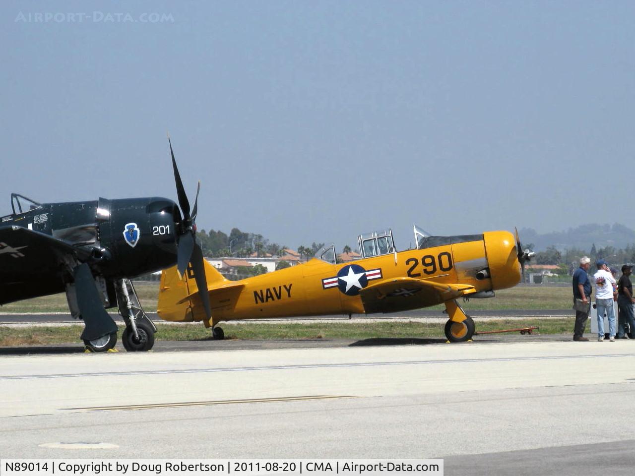 N89014, 1943 North American SNJ-5 Texan Texan C/N 84865, 1943 North American SNJ-5, P&W R-1340 600 Hp radial, on flight line