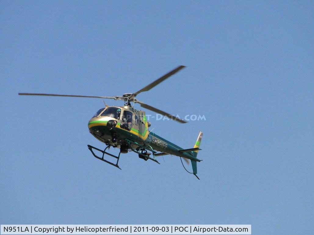 N951LA, 2010 Eurocopter AS-350B-2 Ecureuil C/N 4933, Slowing down to enter LA Co helipads