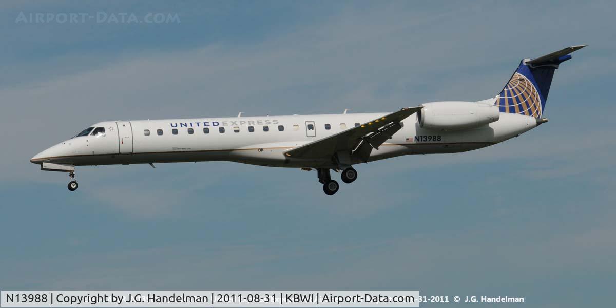 N13988, 2000 Embraer ERJ-145LR (EMB-145LR) C/N 145265, on final to 33L