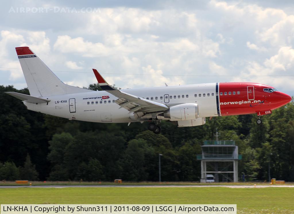 LN-KHA, 1998 Boeing 737-31S C/N 29100, Landing rwy 23