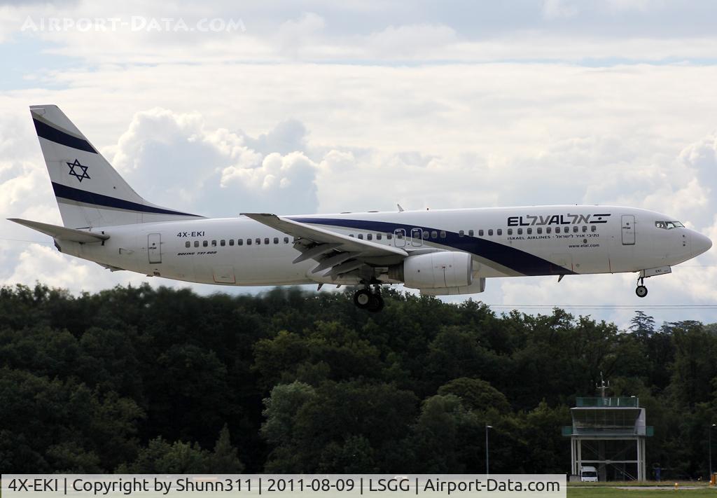 4X-EKI, 1999 Boeing 737-86N C/N 28587, Landing rwy 23