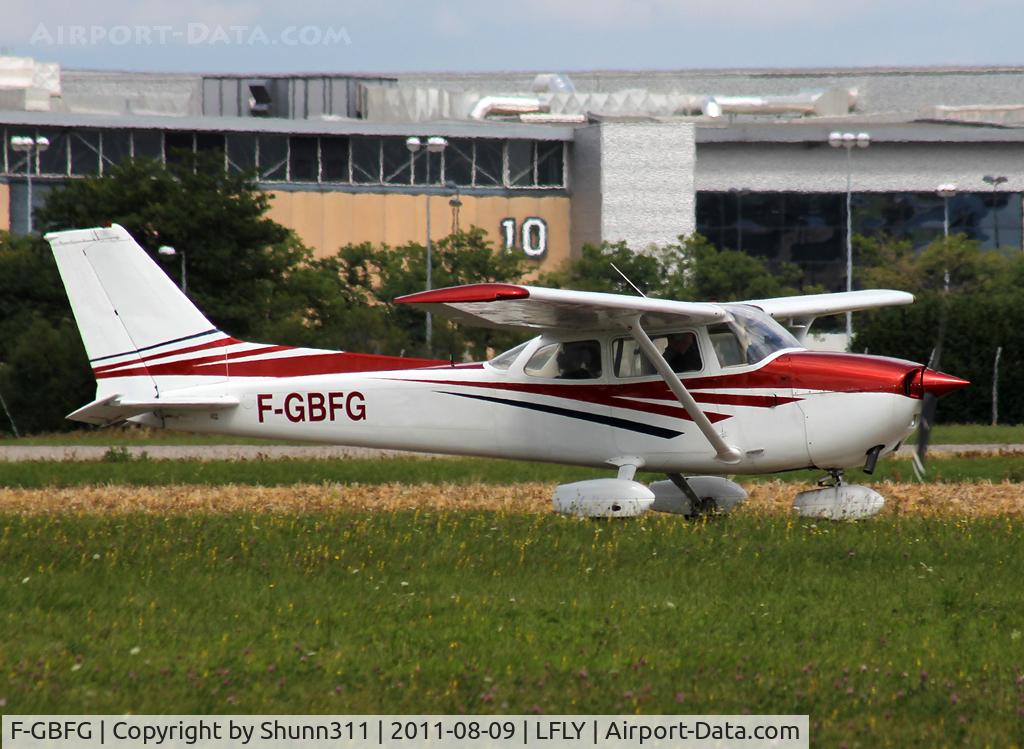 F-GBFG, Reims F172N Skyhawk C/N 1688, Taxiing for a new light flight