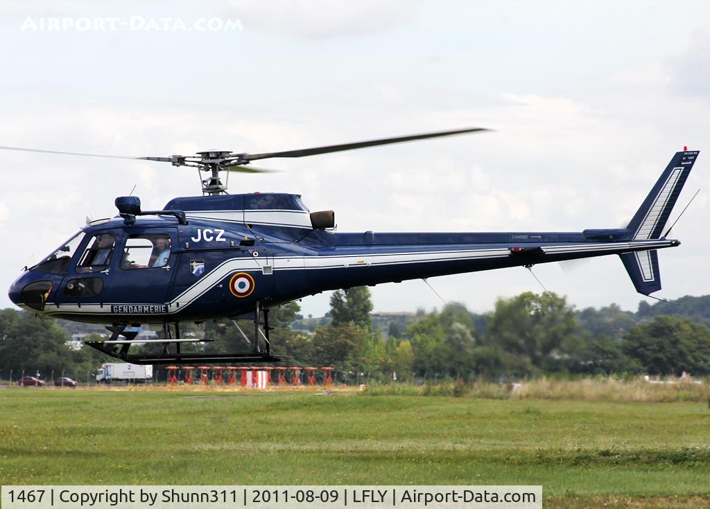 1467, Aérospatiale AS-350BA Écureuil C/N 1467, Leavy for new flight...
