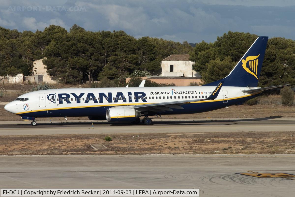 EI-DCJ, 2004 Boeing 737-8AS C/N 33564, taxying to the active
