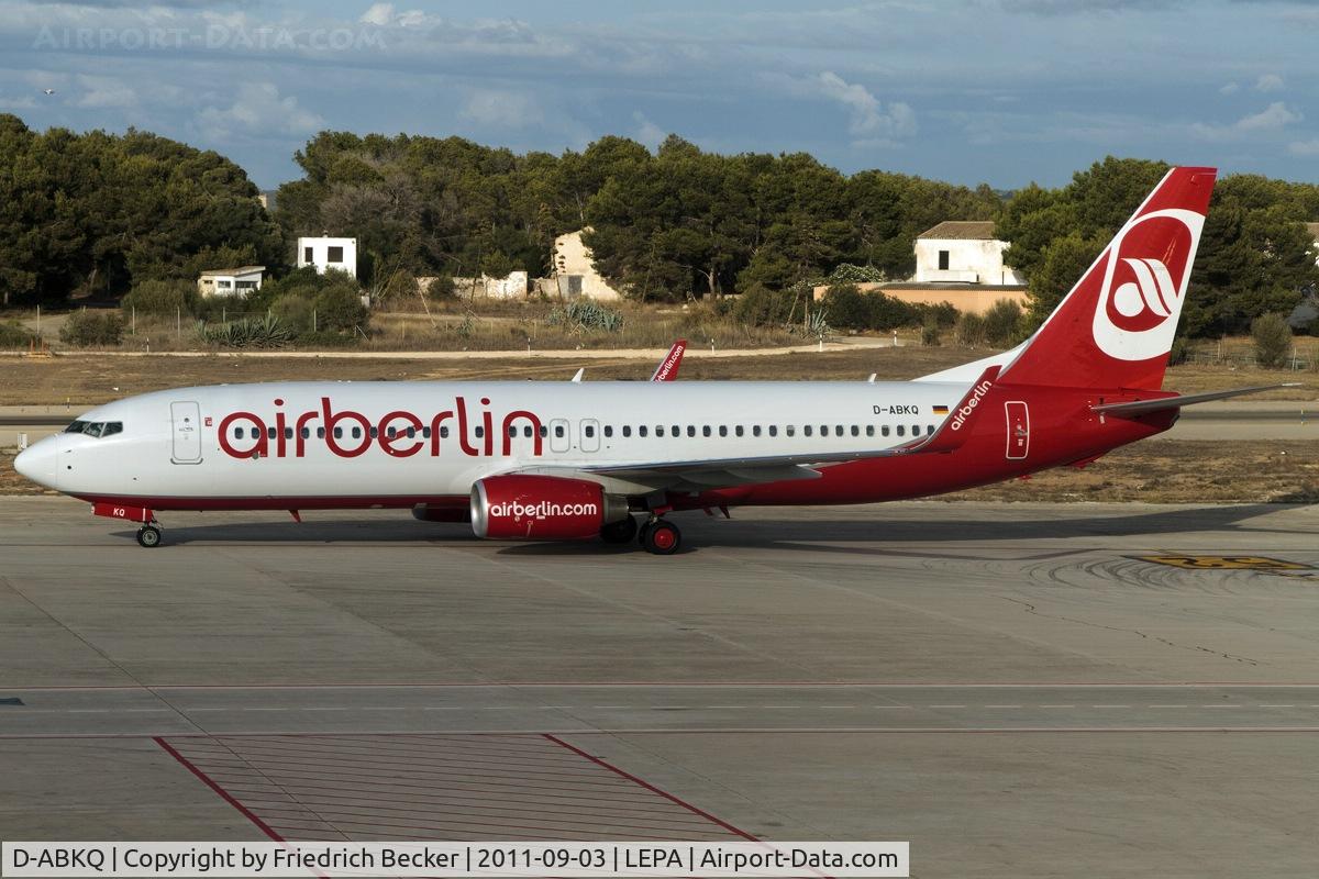 D-ABKQ, 2011 Boeing 737-86J C/N 37760, taxying to the gate