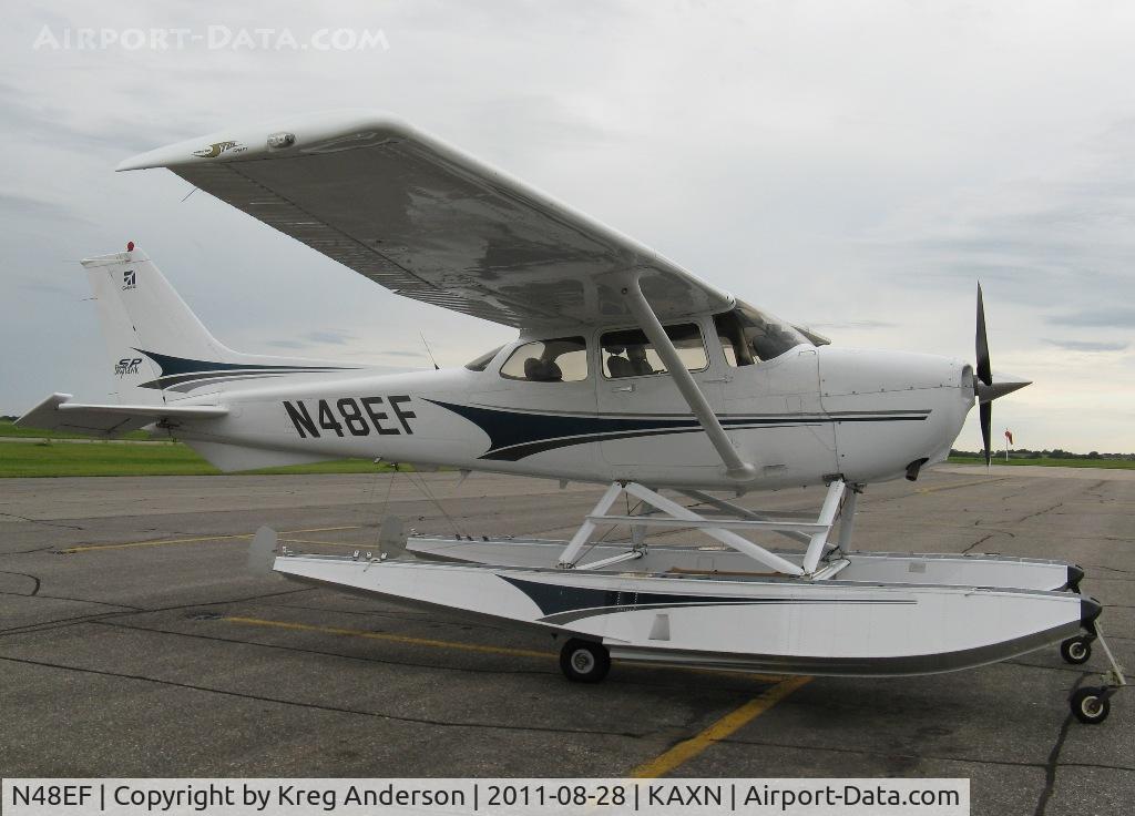 N48EF, 2004 Cessna 172S C/N 172S9629, Cessna 172S Skyhawk on the line.