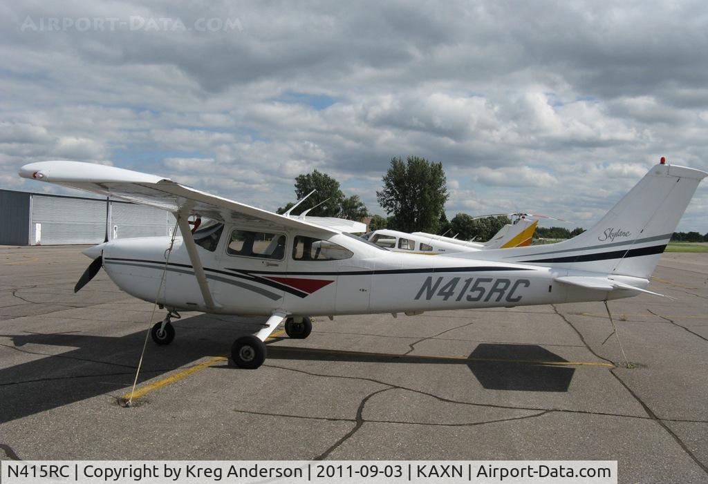 N415RC, 1998 Cessna 182S Skylane C/N 18280302, Cessna 182S Skylane on the line.