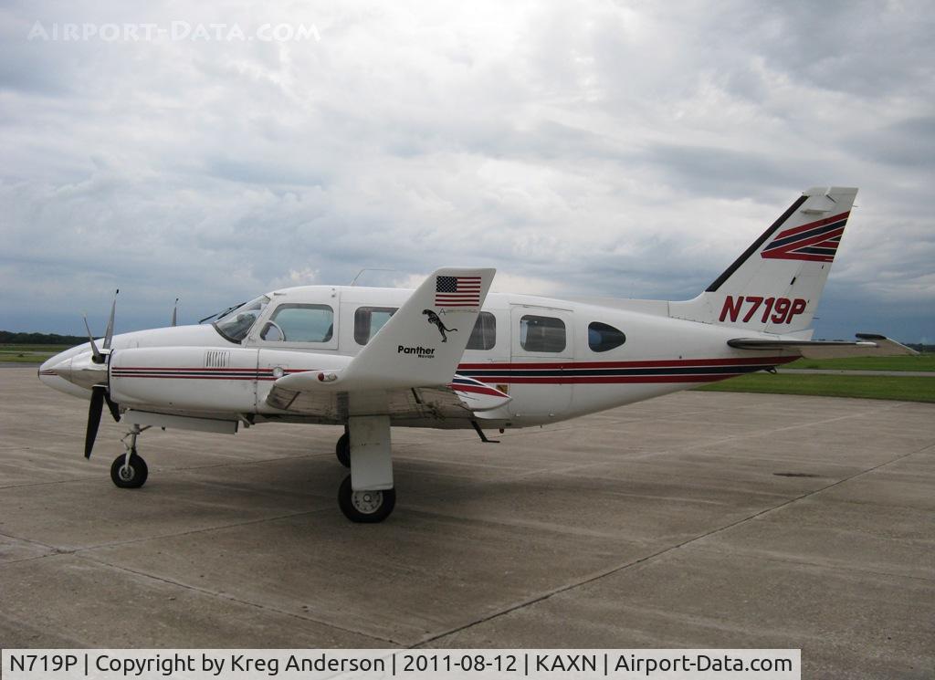 N719P, 1968 Piper PA-31-310 Navajo C/N 31-272, Piper PA-31-310 Navajo on the ramp.
