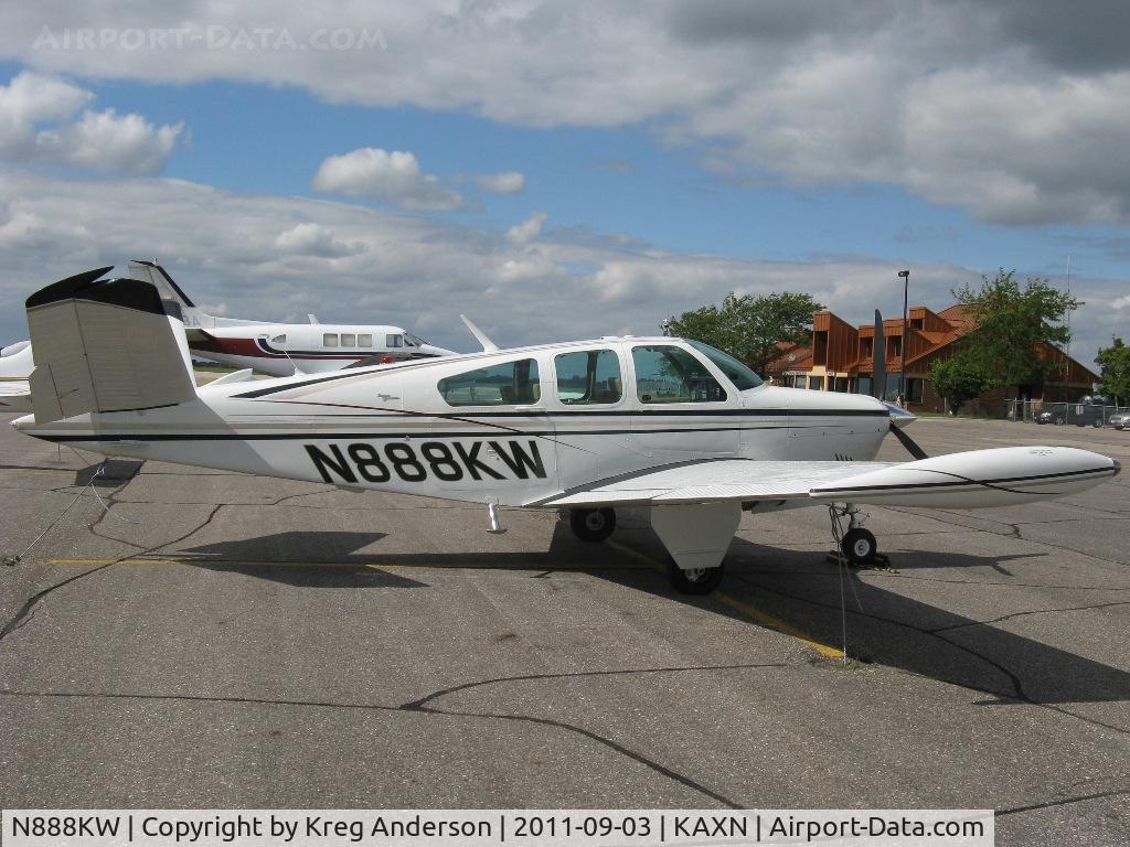 N888KW, 1966 Beech V35 Bonanza C/N D-8219, Beech V35 Bonanza on the line.