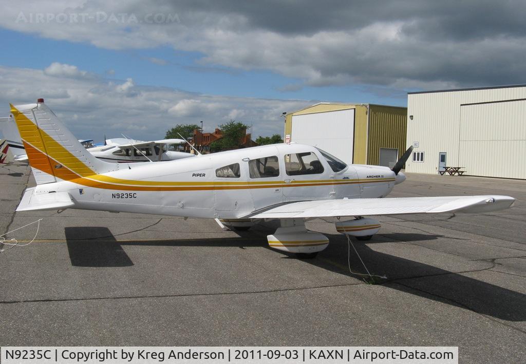 N9235C, 1978 Piper PA-28-181 C/N 28-7890392, Piper PA-28-181 Cherokee on the line.