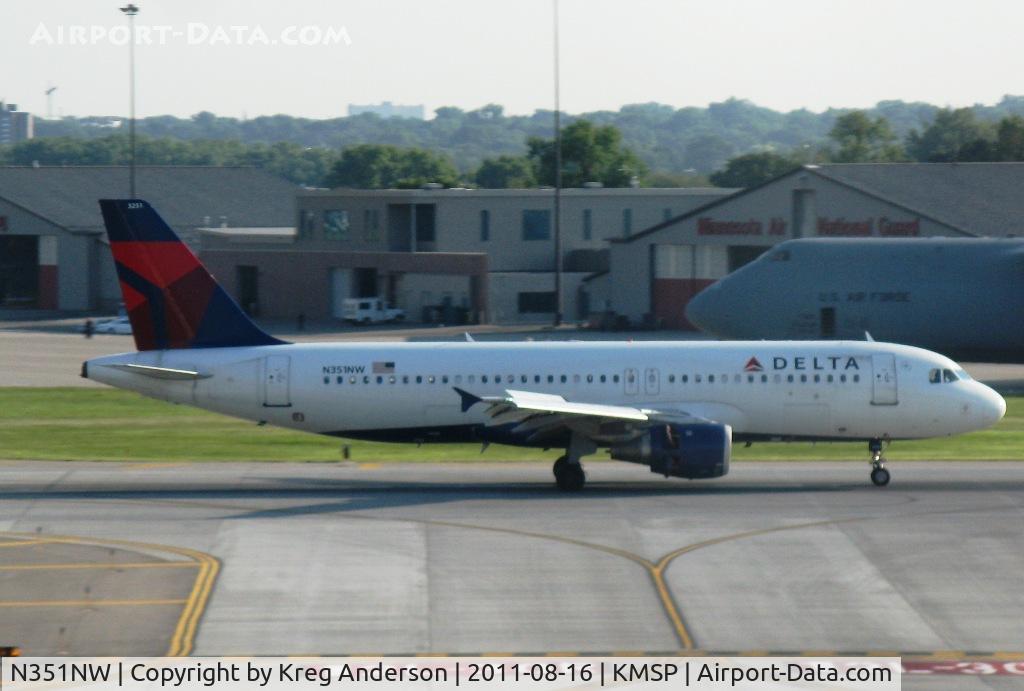 N351NW, 1997 Airbus A320-212 C/N 766, Airbus A320-212 arriving.