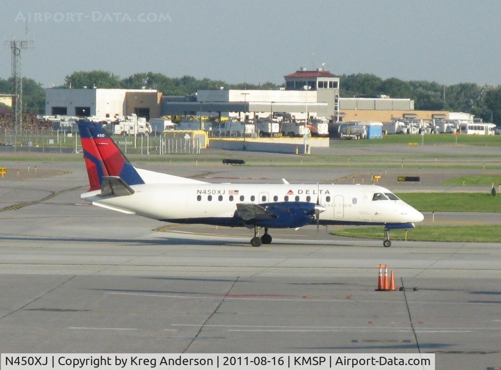 N450XJ, 1998 Saab 340B+ C/N 340B-450, Delta Connection Saab 340B taxiing at MSP.