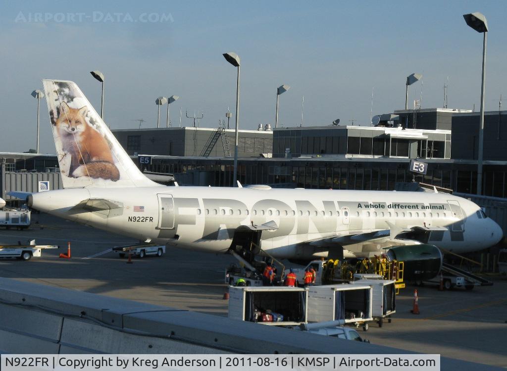 N922FR, 2003 Airbus A319-111 C/N 2012, Frontier Airlines Airbus A319-111 at its gate.