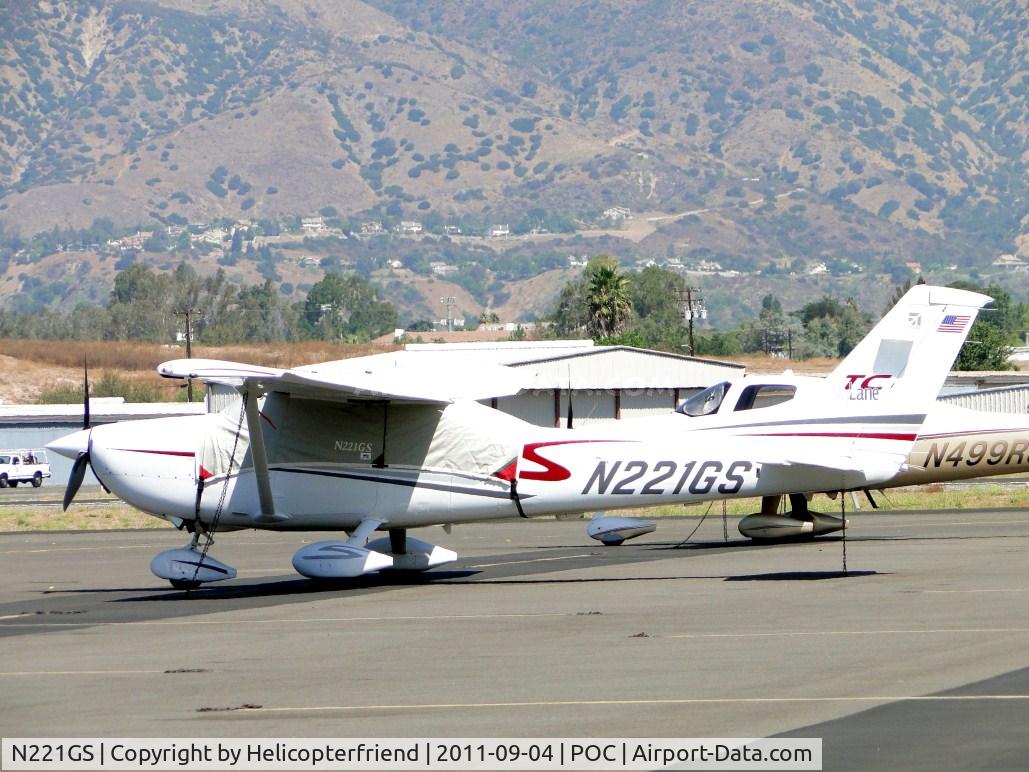 N221GS, 2001 Cessna T182T Turbo Skylane C/N T18208034, Parked in transient parking