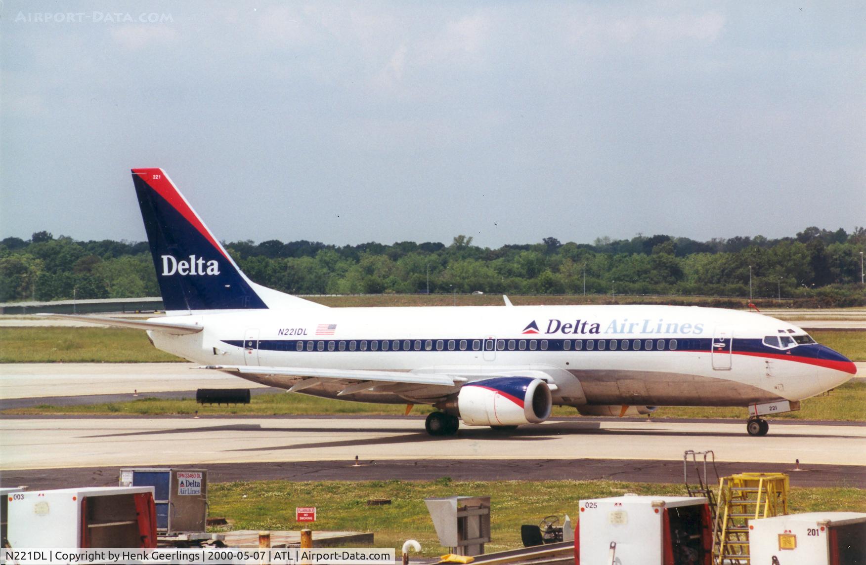N221DL, 1987 Boeing 737-35B C/N 23970, Delta