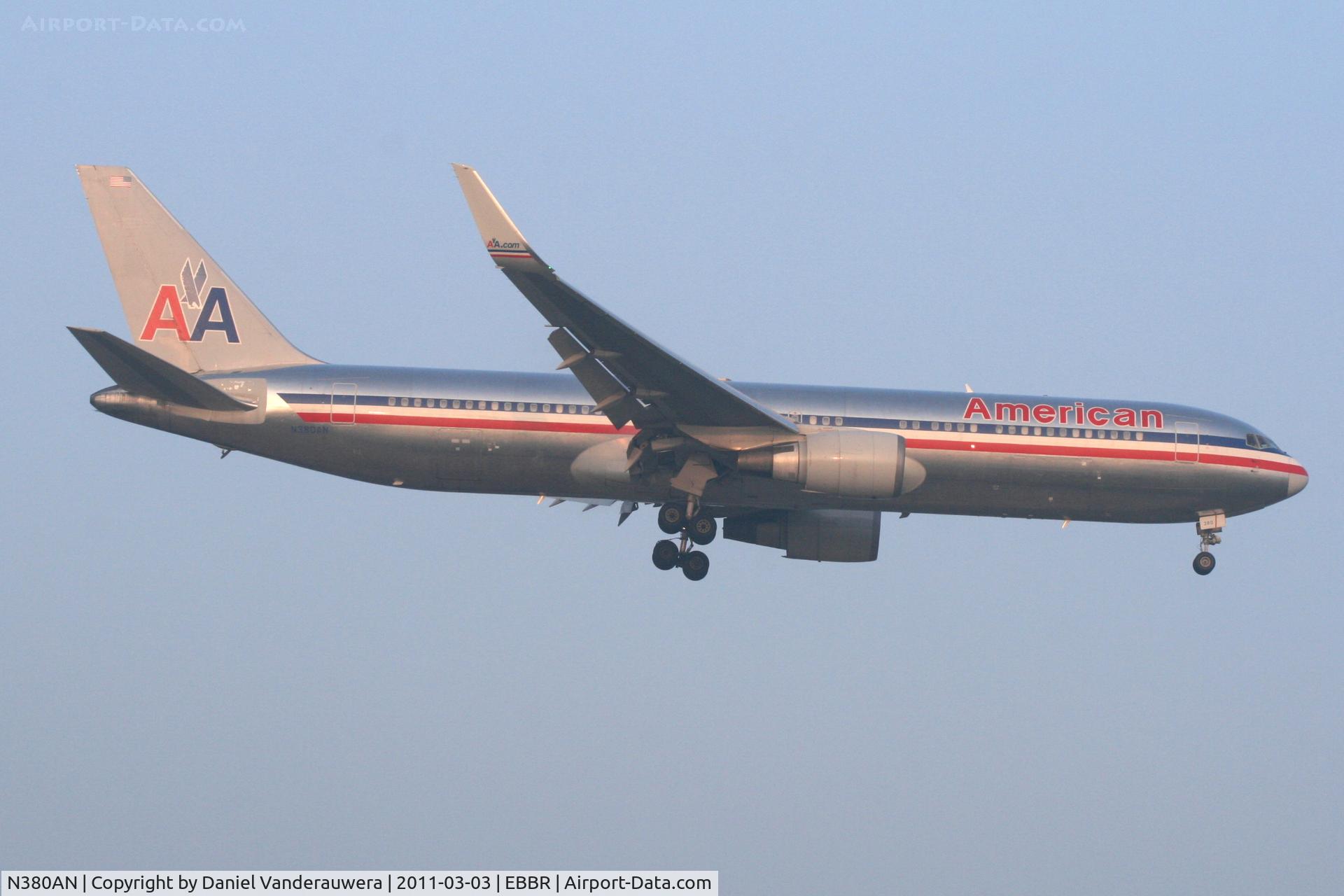 N380AN, 1993 Boeing 767-323 C/N 25449, Early arrival of flight AA088 to RWY 02