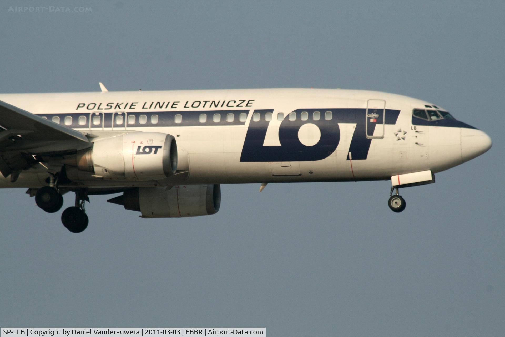 SP-LLB, 1993 Boeing 737-45D C/N 27156/2492, Arrival of flight LO235 to RWY 02