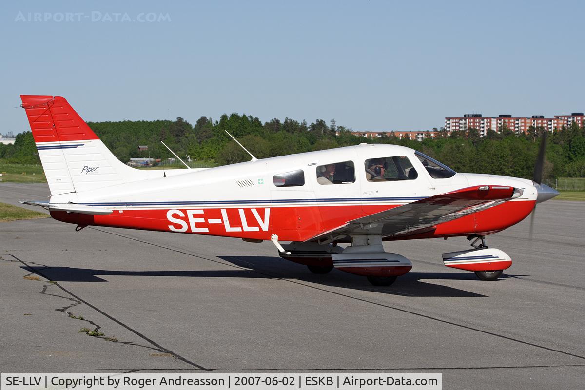 SE-LLV, 1994 Piper PA-28-181 Archer III C/N 2890215, Damaged in accident at Ljungbyhed on 23 June 2011.